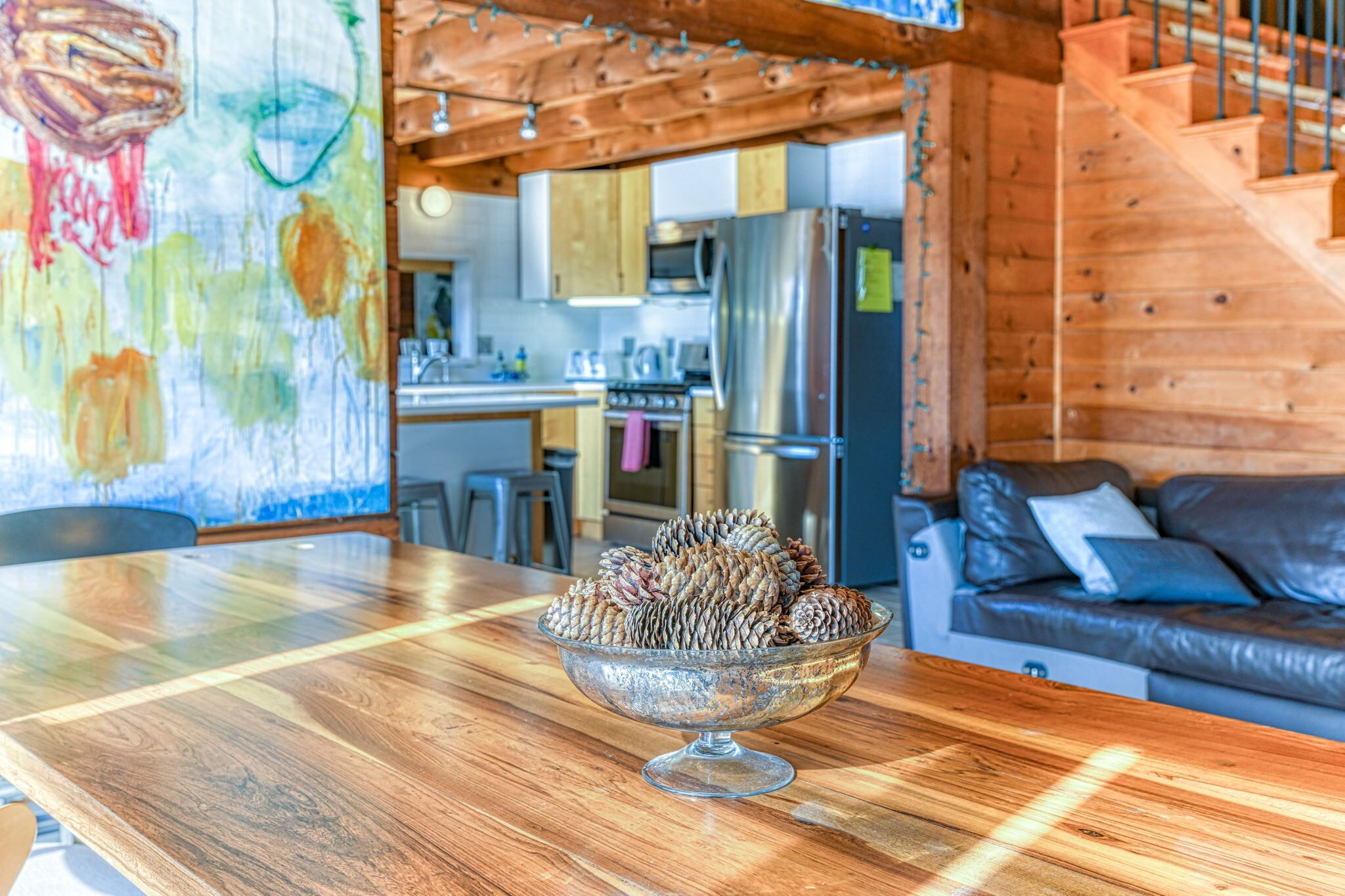 Modern, Artsy, & Lofty Log Home 