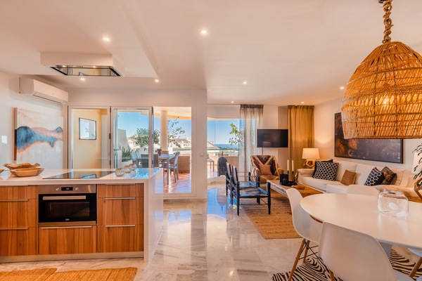 Luxury Holiday Apartment Puerto Banus, Marbella with lovely sea views -