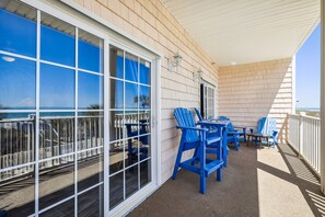 Outdoor dining - Atlantis Villas 103, Recently updated ocean front unit (NORTH MYRTLE BEACH)