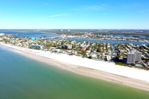 Beach nearby, sun-loungers, beach towels