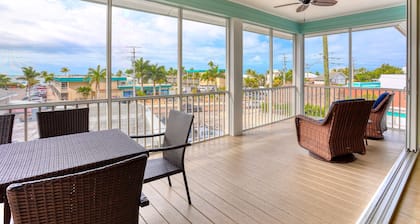 160 inch pool tv plus 120 inch great room tv 6 Bed 5 Bath Pool and hot tub