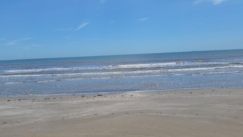Peace and Tranquility - 3 minute walk to beach! Ocean Views from deck!