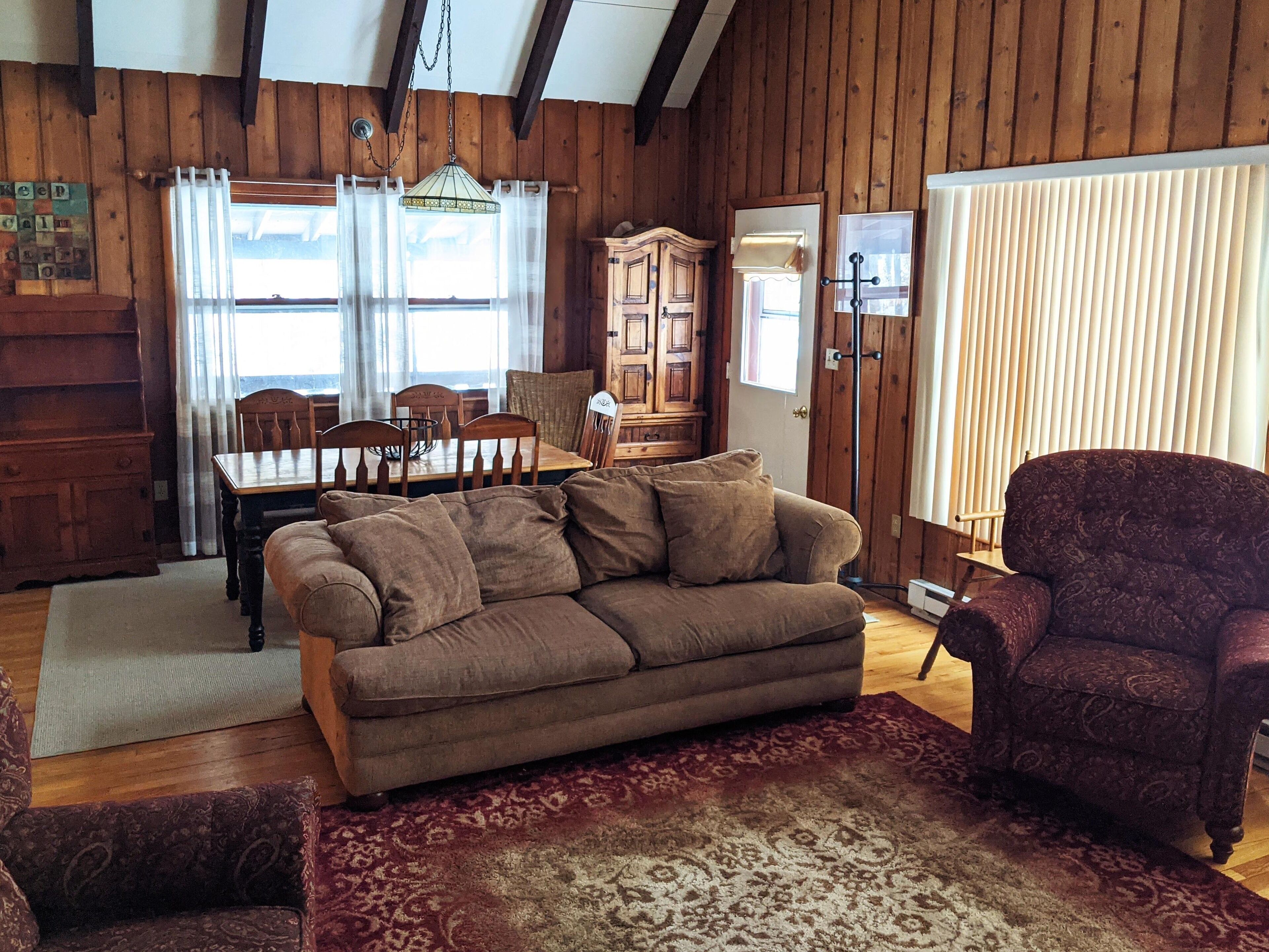 Beautiful Mountain Cabin 1 block from State Forest - Hot tub and Free WiFi