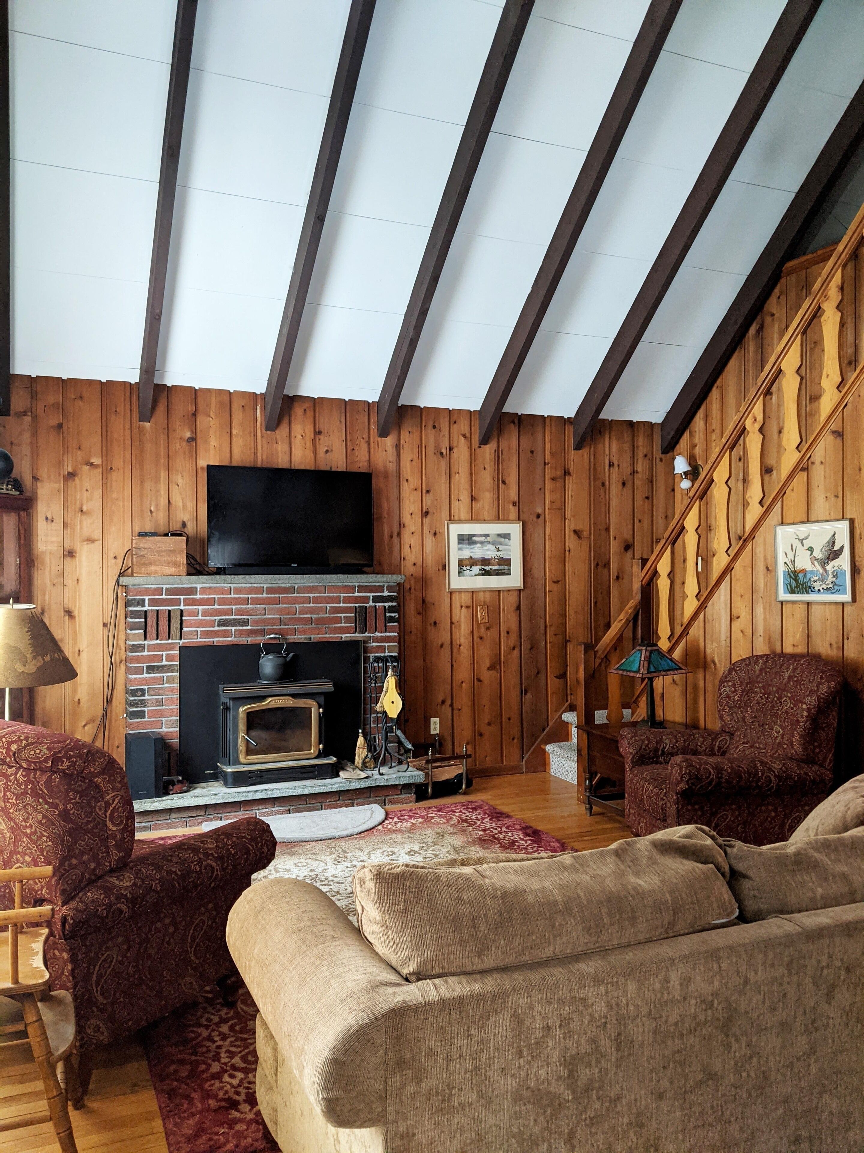 Beautiful Mountain Cabin 1 block from State Forest - Hot tub and Free WiFi