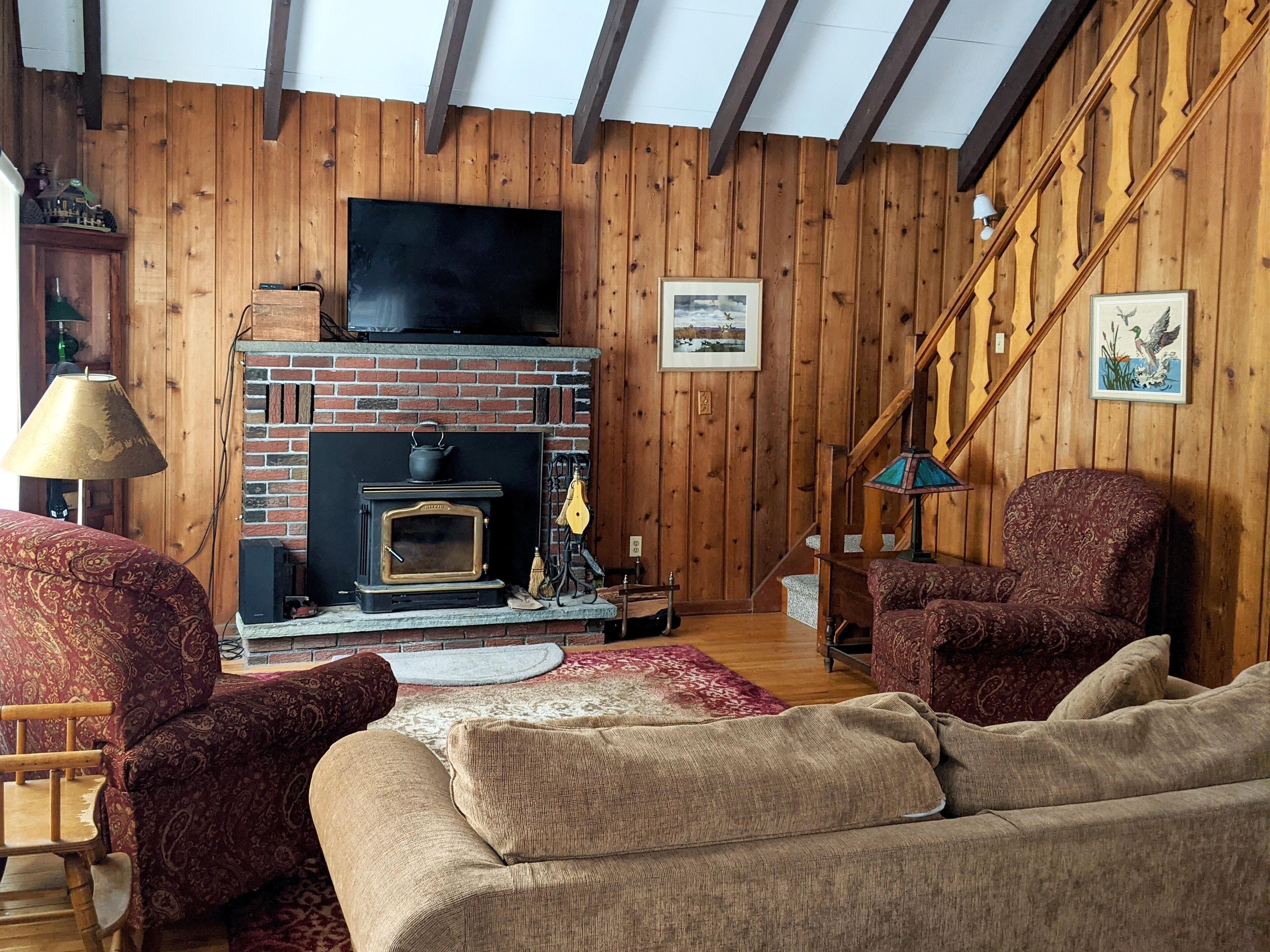 Beautiful Mountain Cabin 1 block from State Forest - Hot tub and Free WiFi