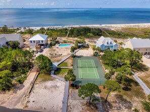 Sports court - Purple Parrot - 3 Levels of Fun! Large Beachhouse with Game Room, Pool Access (Dauphin Island)