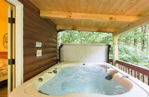 Bañera de hidromasaje al aire libre