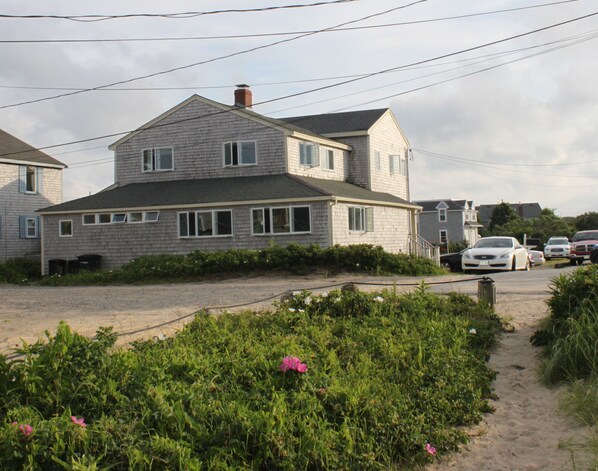 Exterior - Shoreline Serenity: Your Coastal Escape  (Marshfield)