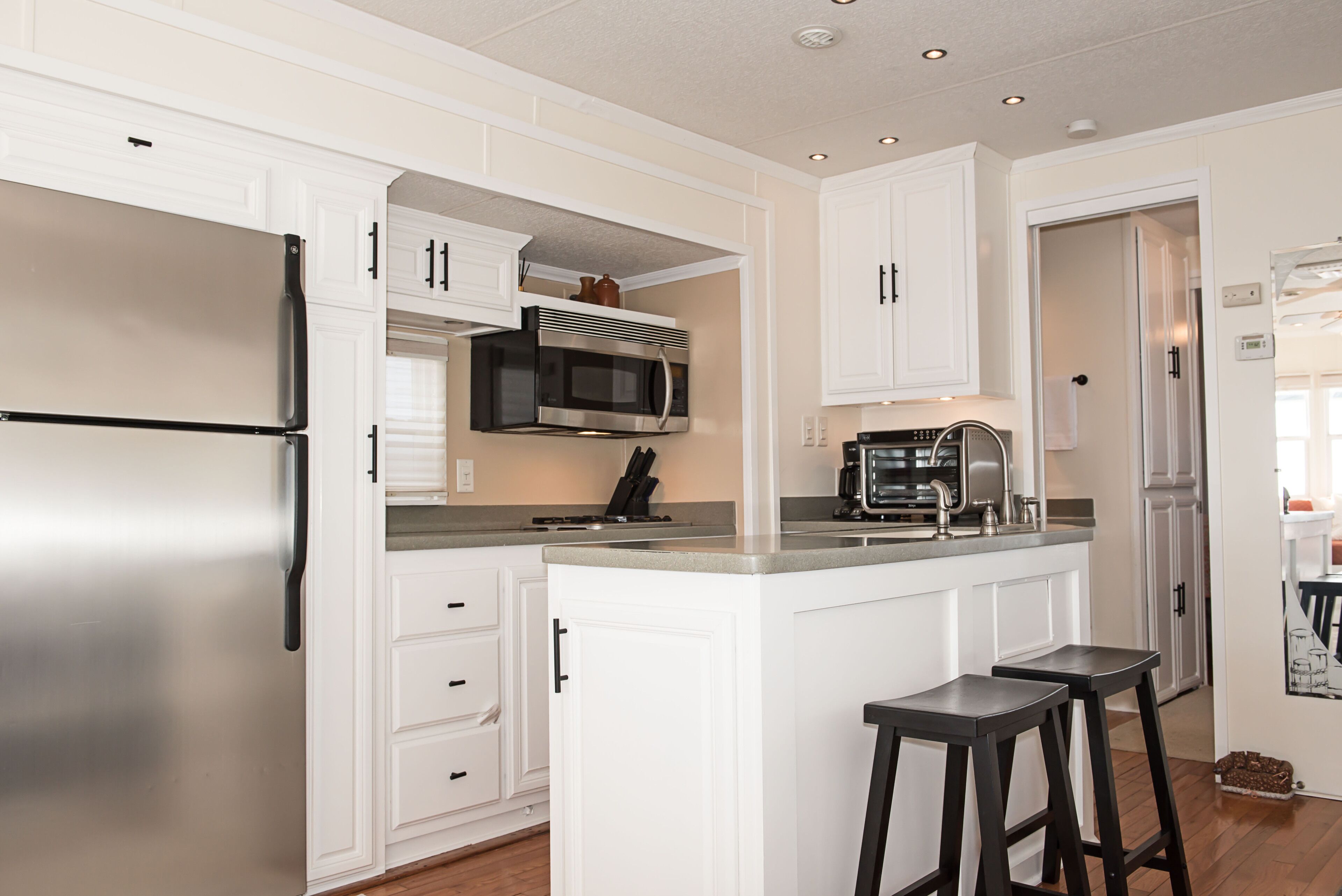 Charming Waterfront RV Cottage in Sandbridge on the Back Bay