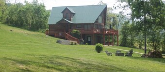 Papa Bear's River Cabin- 3 bedroom, 2 full bath, Riverfront