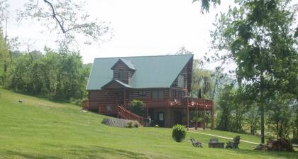 Papa Bear's River Cabin- 3 bedroom, 2 full bath, Riverfront