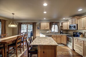 Fridge, microwave, stovetop, dishwasher - Lower Summer Rates NOW!!! (Columbia Falls)