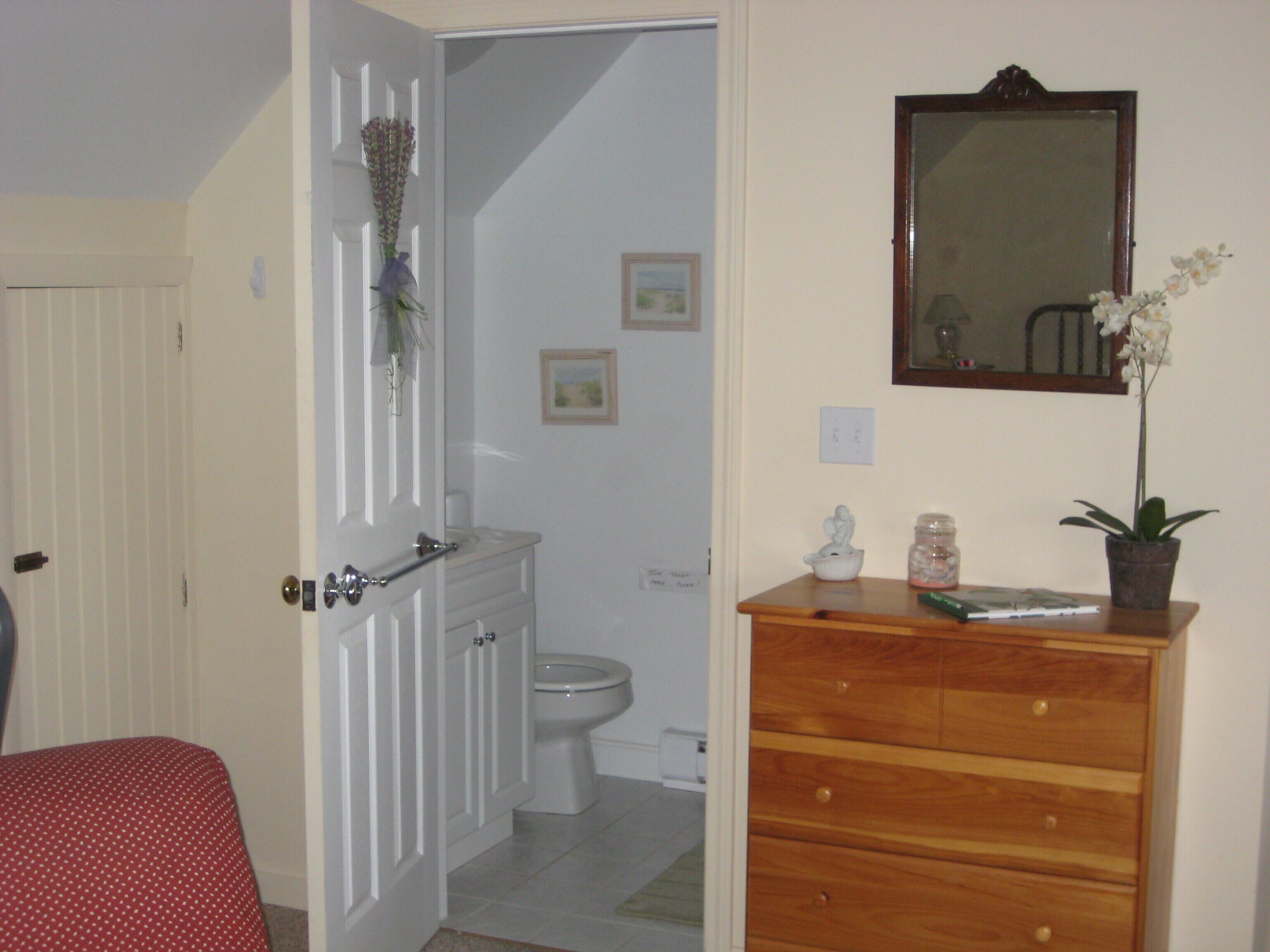 Oceanview Kingsize South End Studio (NO FINAL CLEANING FEE)