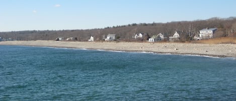 Beach nearby, sun-loungers, beach towels