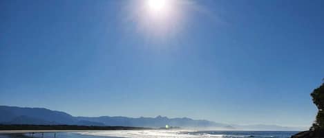 ビーチ、サンラウンジャー