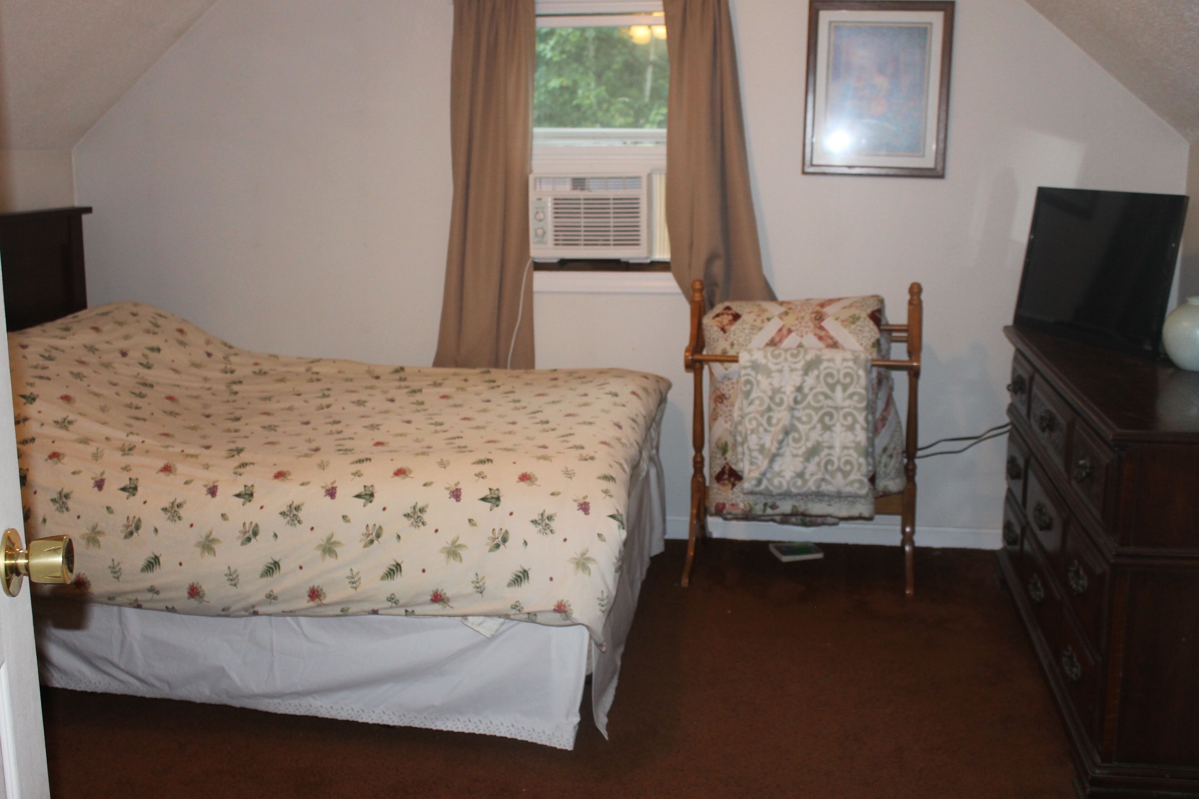 Close To Bar Harbor, Acadia National Park, and the ocean - Lamoine Beach