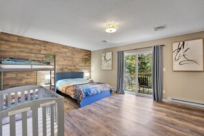 6 bedrooms, travel cot, free WiFi, bed sheets - LAKEFRONT with Hot Tub by Kalahari, Camelback & Casino! (Pocono Summit)