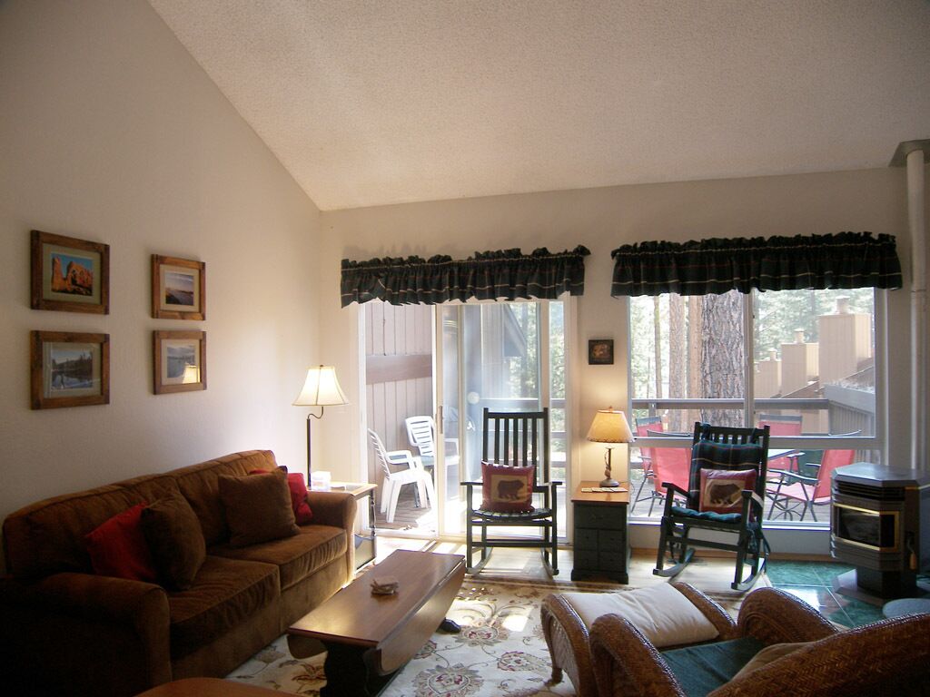 2BR 2BA Condo Wood Flooring Wooded Location World-Class Views