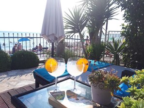 Terrace/patio - Perfect beach and pool holiday near Split (Podstrana)