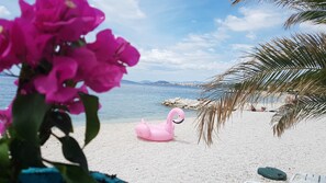 On the beach, sun loungers - Perfect beach and pool holiday near Split (Podstrana)