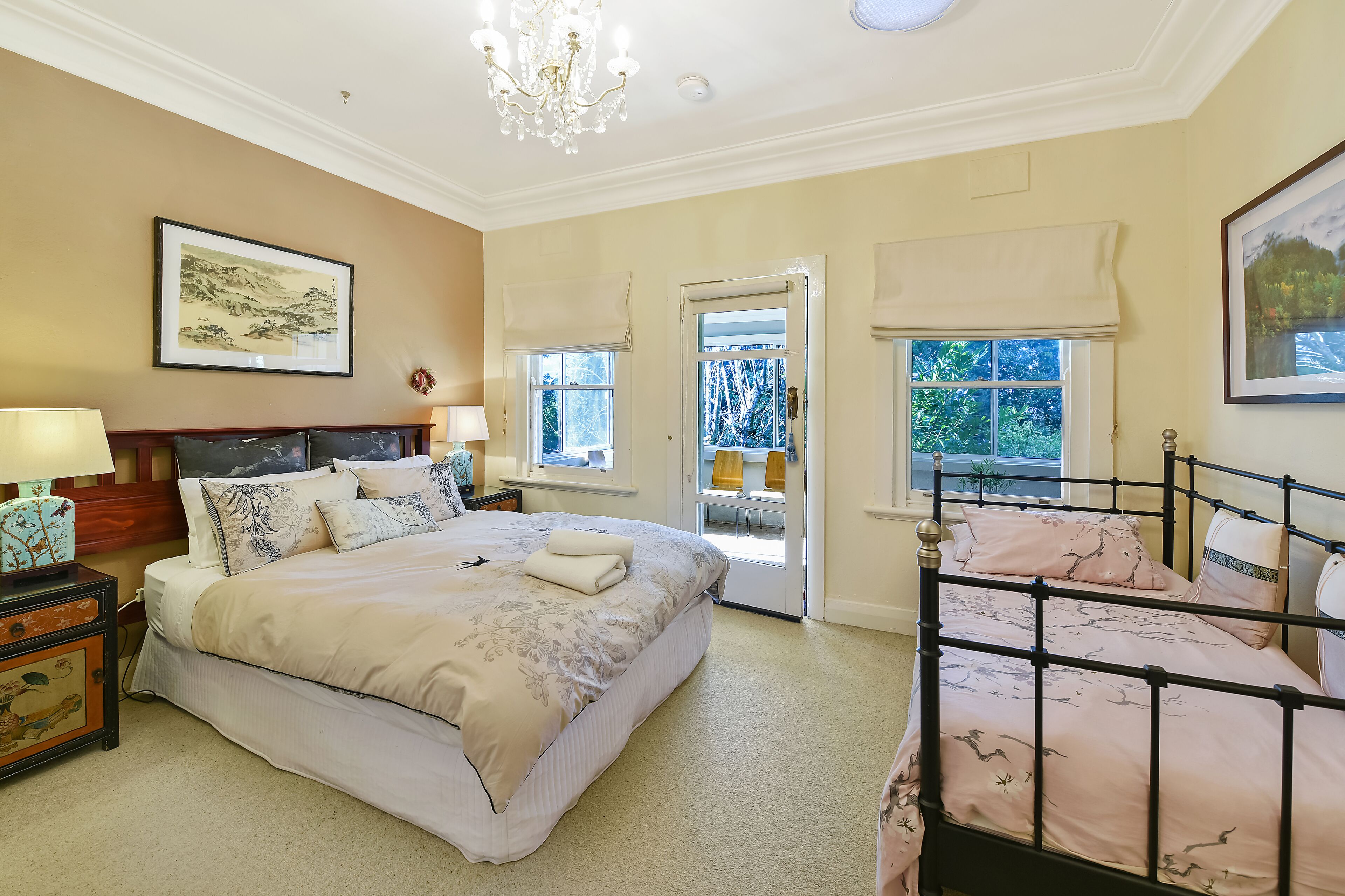 6 bedrooms, iron/ironing board, travel cot, free WiFi