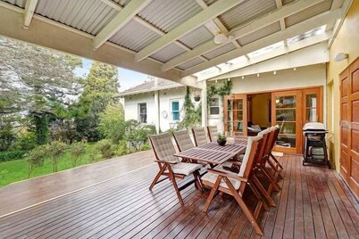 Woodford of Leura Family home
