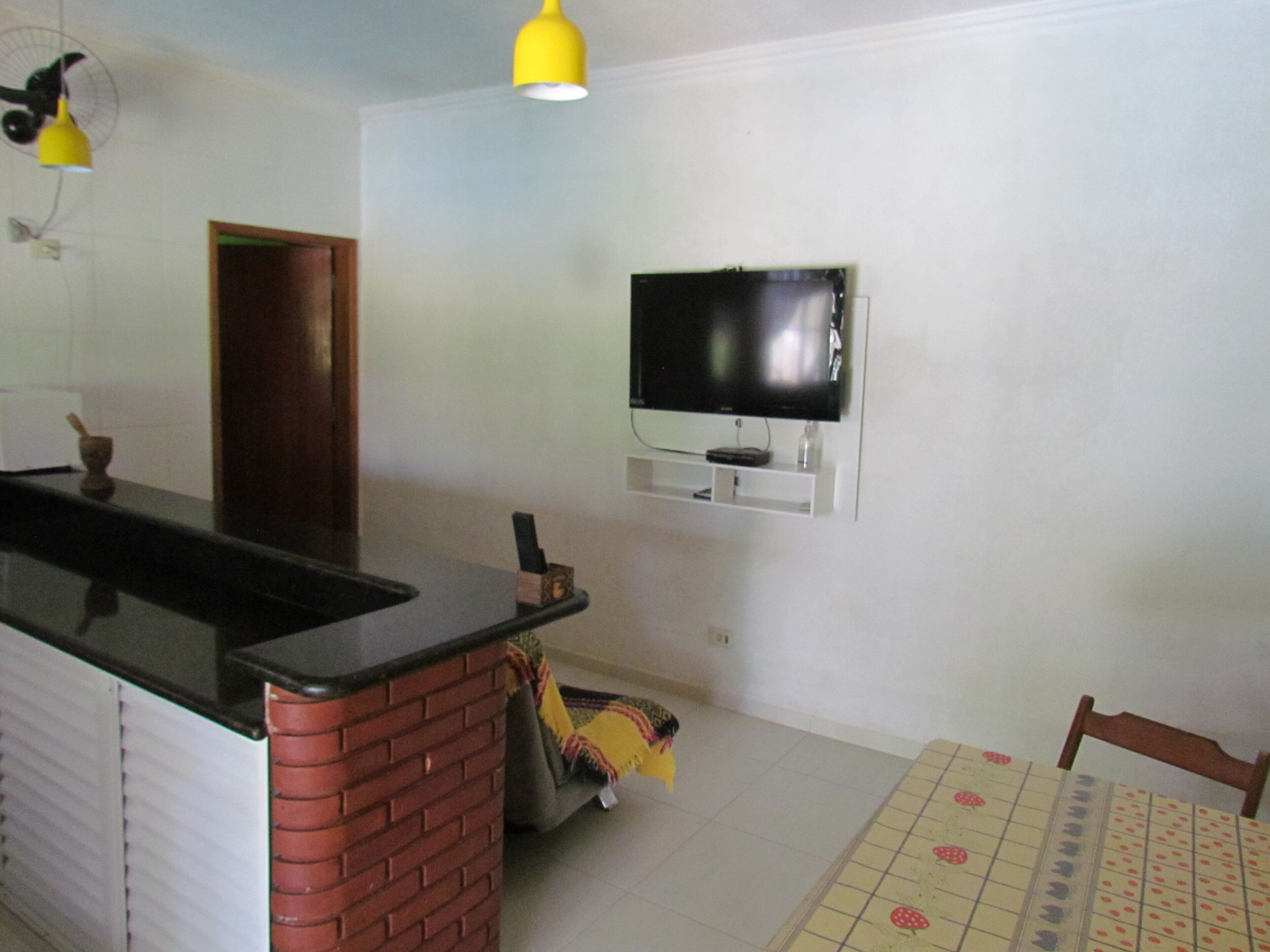 Private swimming pool condominium wi-fi 250 MB.