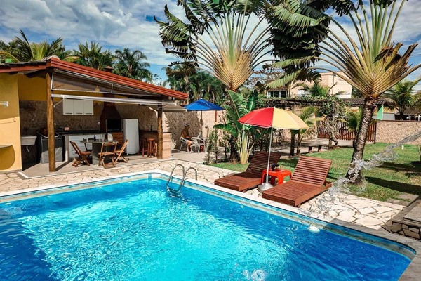 Piscina, churrasqueira