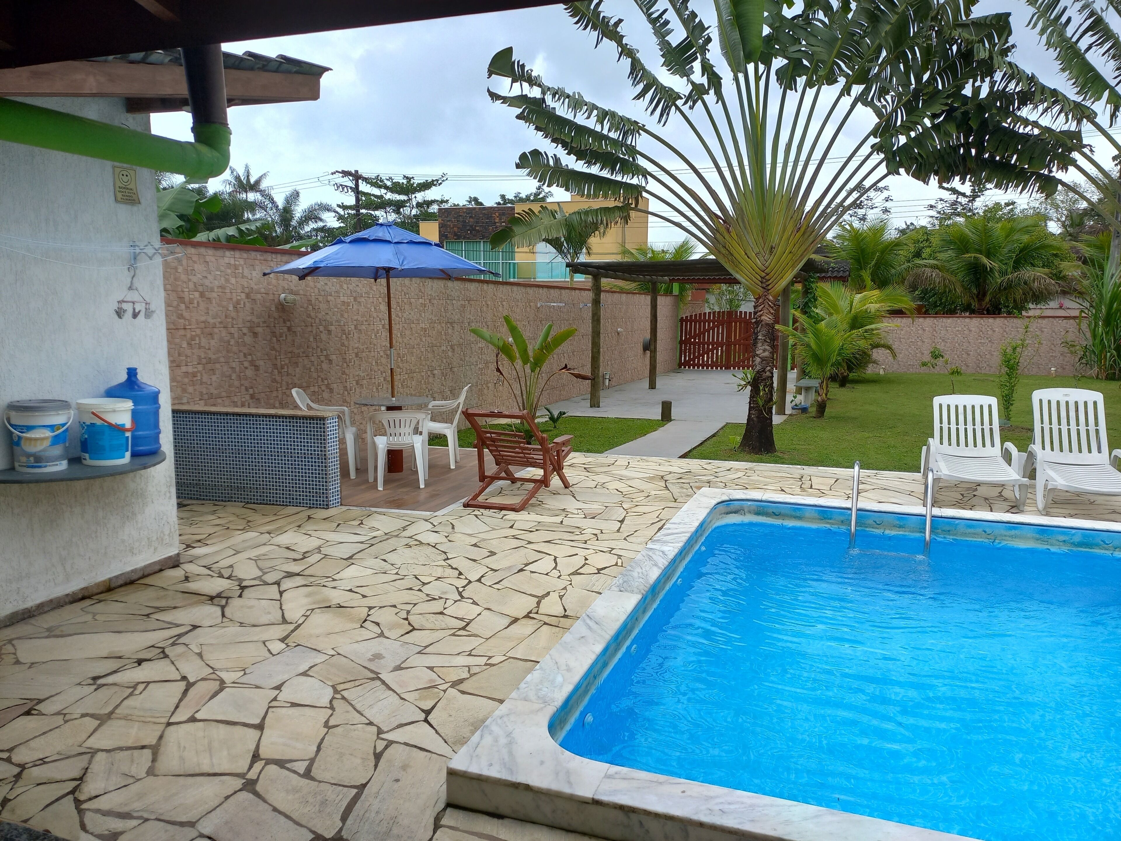 Private swimming pool condominium wi-fi 250 MB.