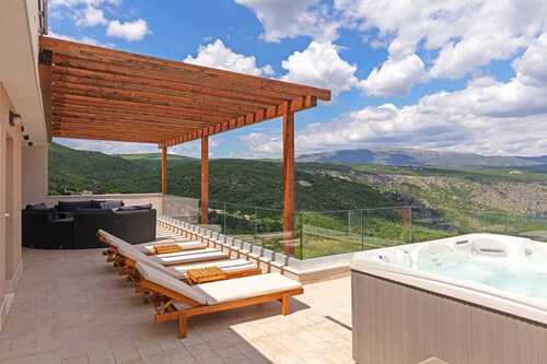 Villa Seven Lakes - piscine chauffée, cinéma, tennis, bain à remous,