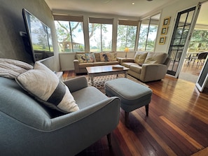 TV, fireplace, DVD player, books