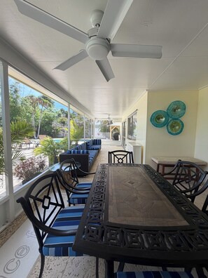 Dining - Island Living, Within Walking Distance To Beach Restaurants Shops Parks Marina (Vero Beach)