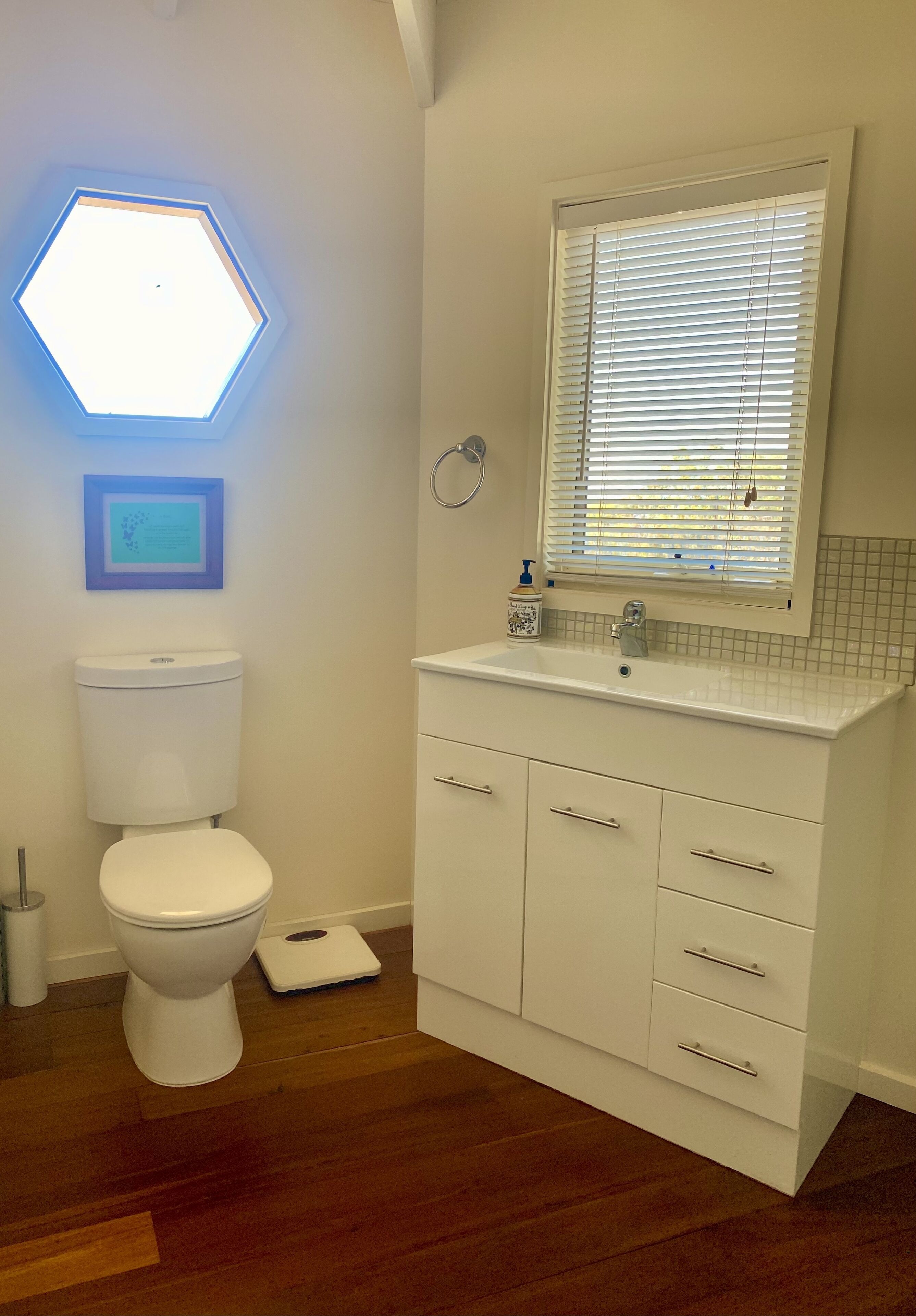 Self contained Pool House with Spa and Pool including full breakfast provisions