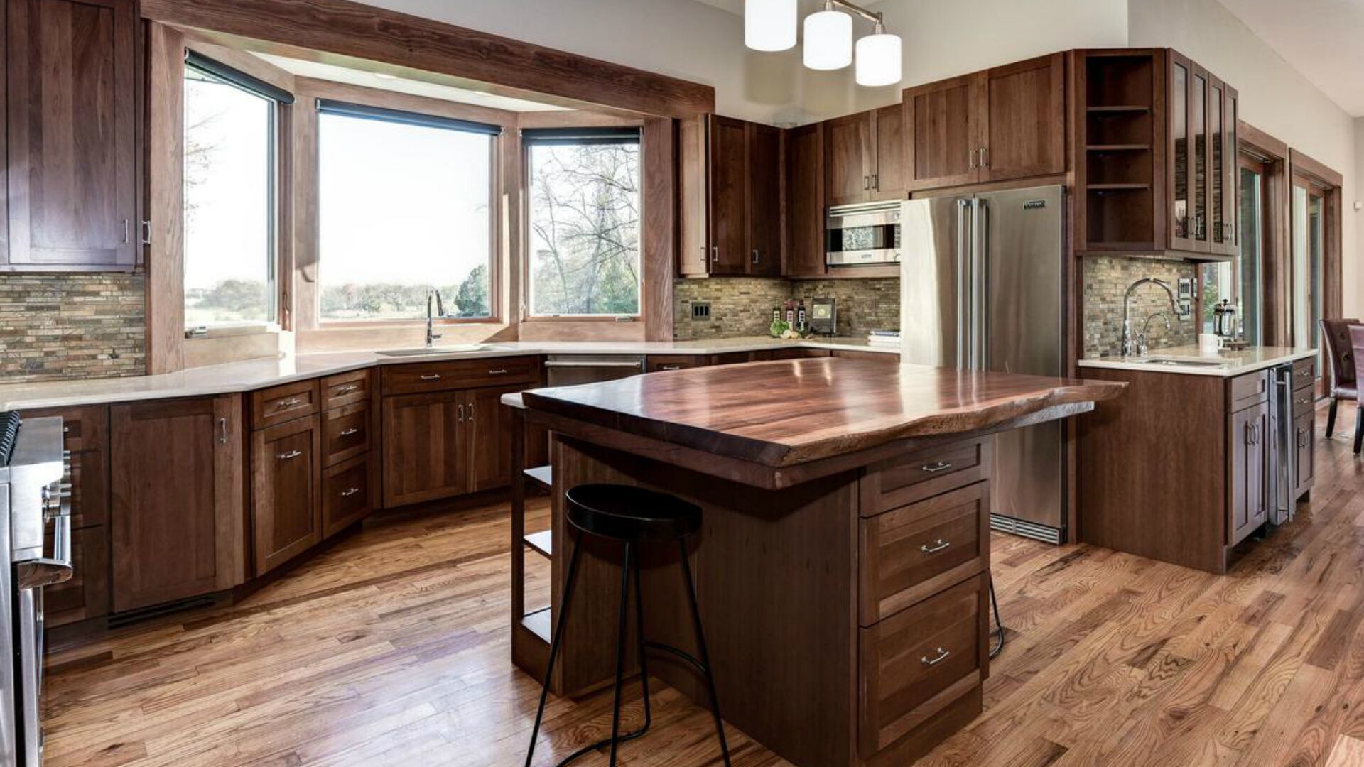 Spacious Luxury 6 BR Home, Sleeps 15, Private Pool, In Nature, Convenient to DC