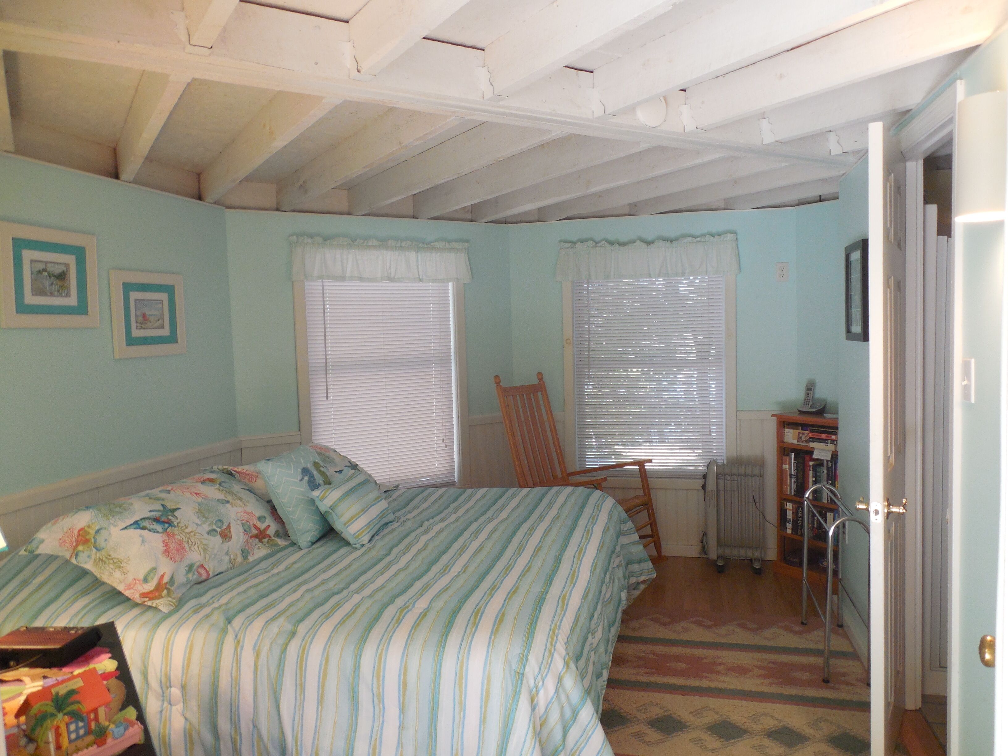 Unique, Charming Guesthouse cottage at Sunset Lake