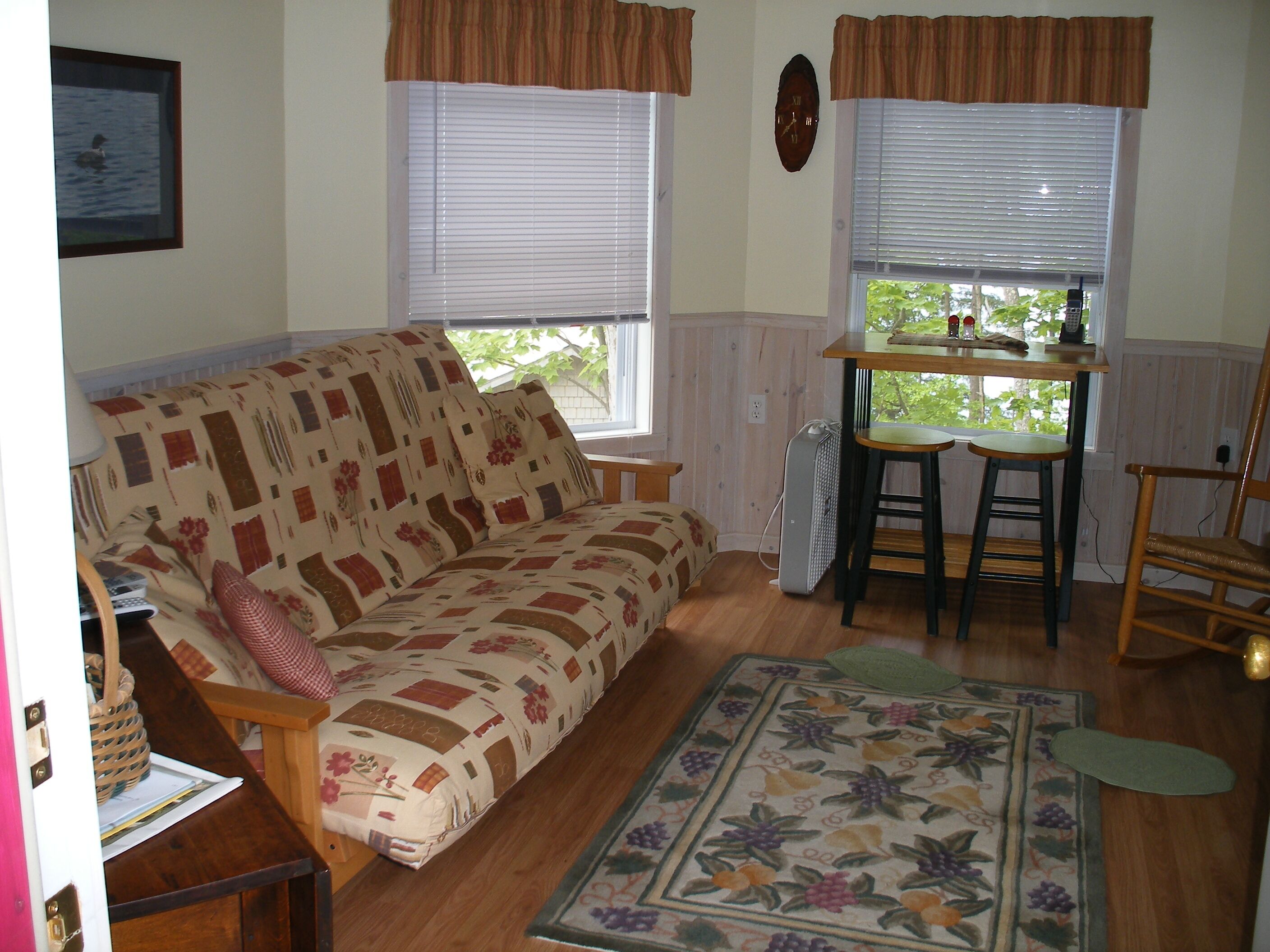 Unique, Charming Guesthouse cottage at Sunset Lake