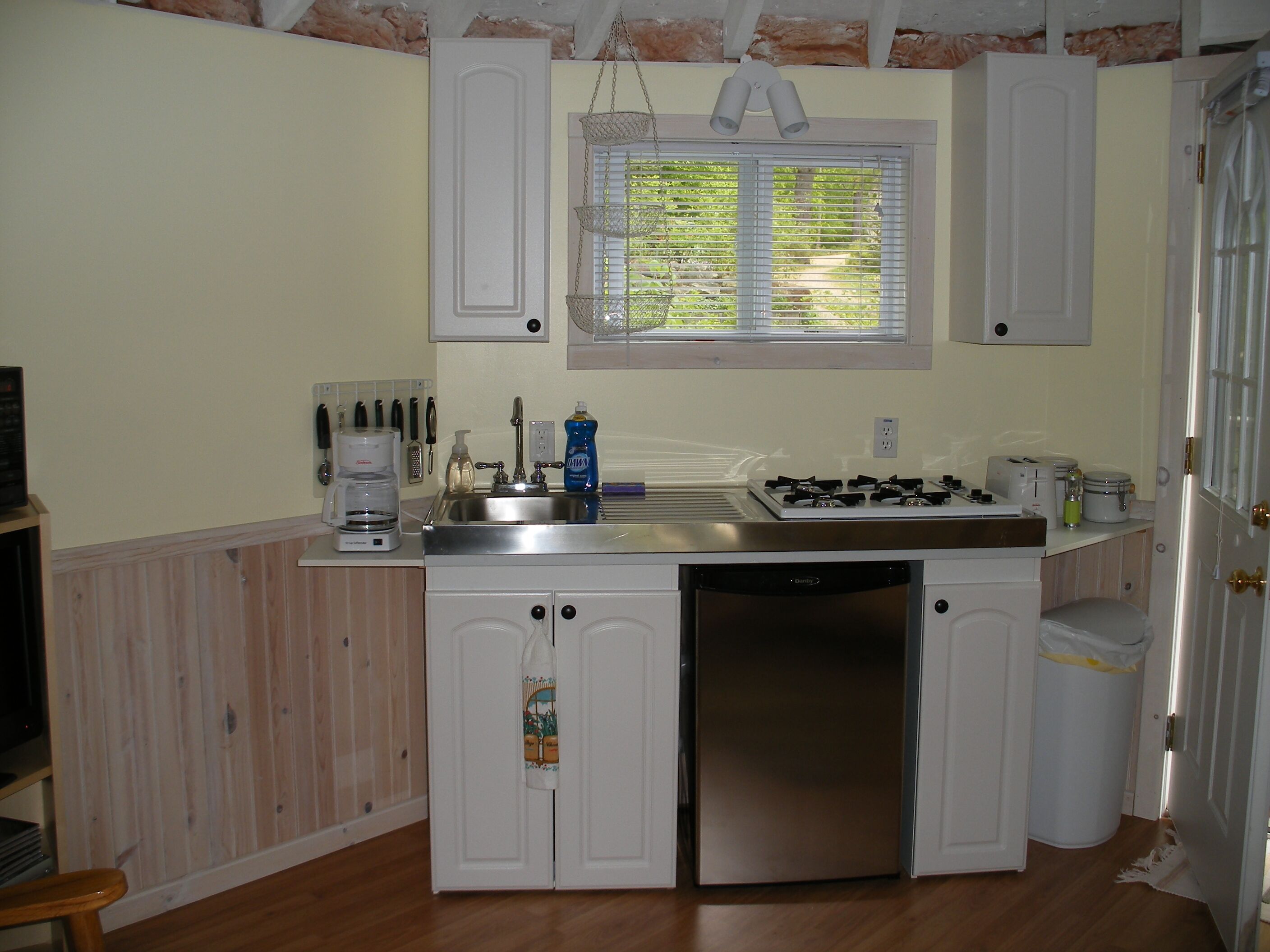 Unique, Charming Guesthouse cottage at Sunset Lake