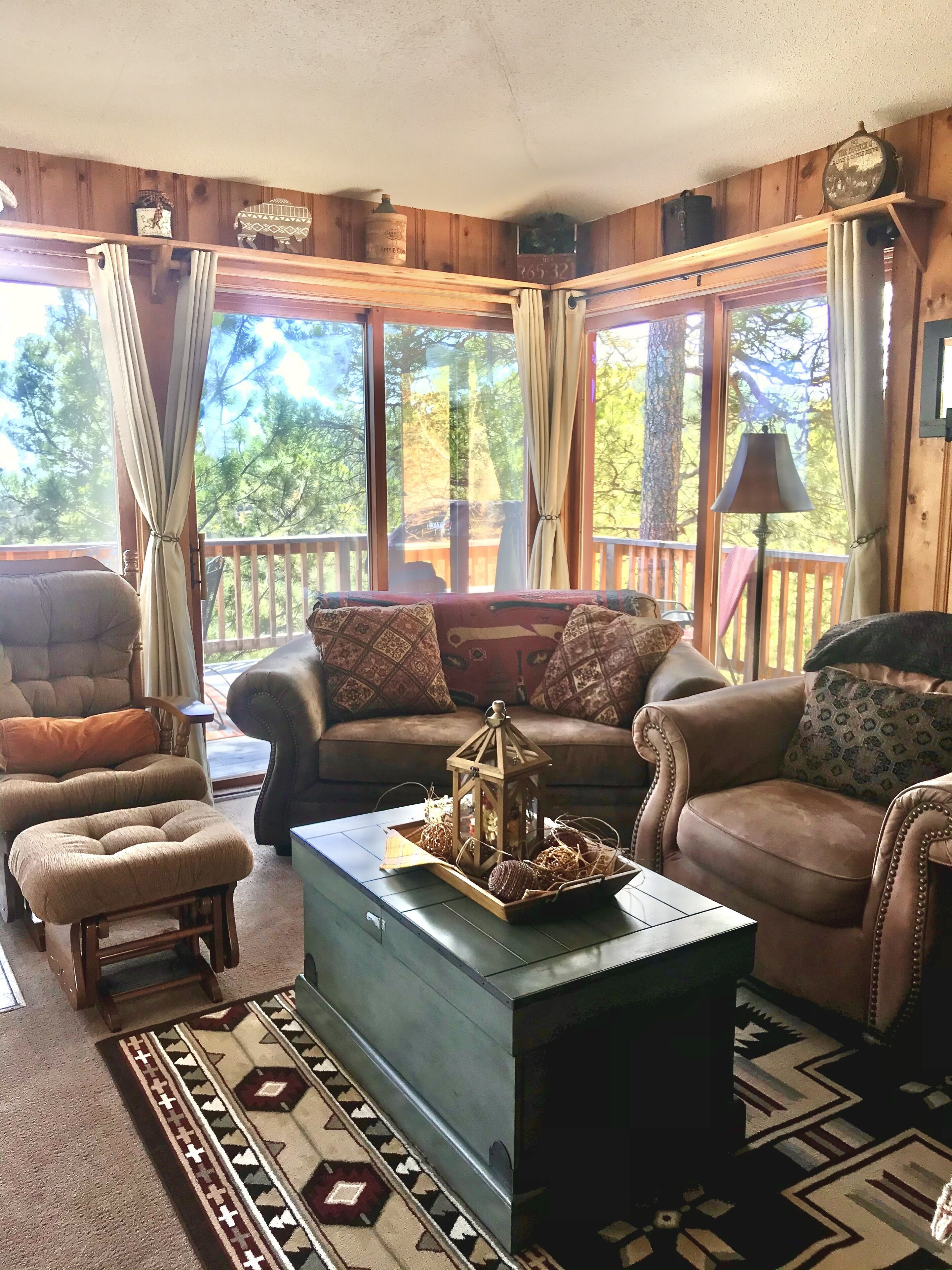 تلفزيون، ألعاب فيديو، مشغل دي في دي، كُتُب