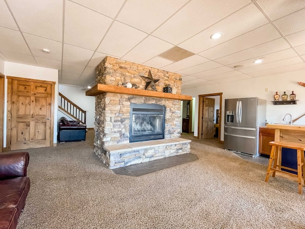 Flat-screen TV, fireplace, offices