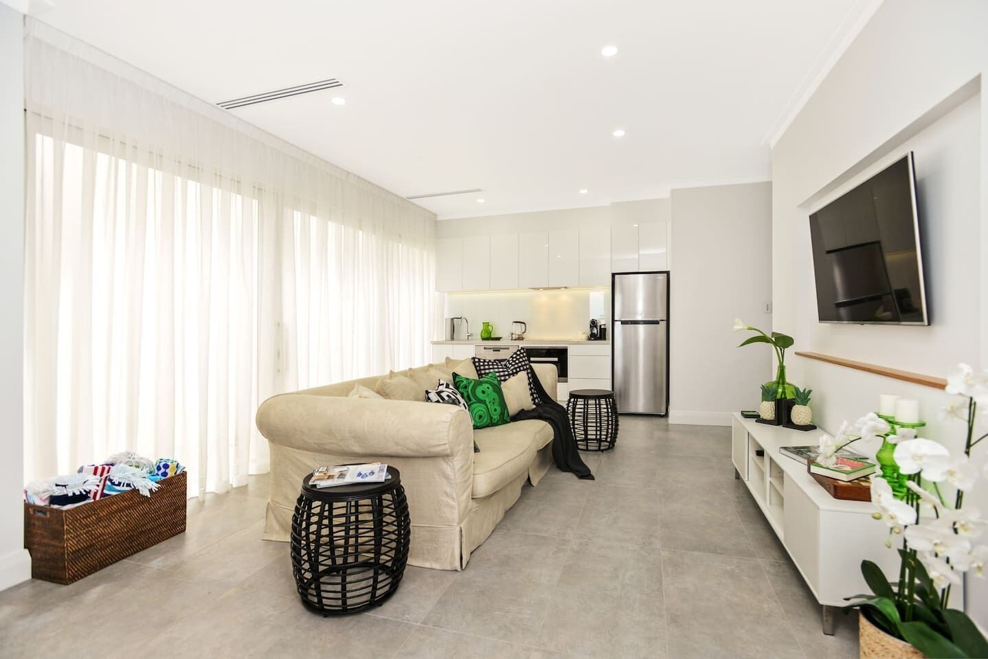 Basham Parade -28A Basham Pde-Wi-Fi-Linen Supplied — image 2