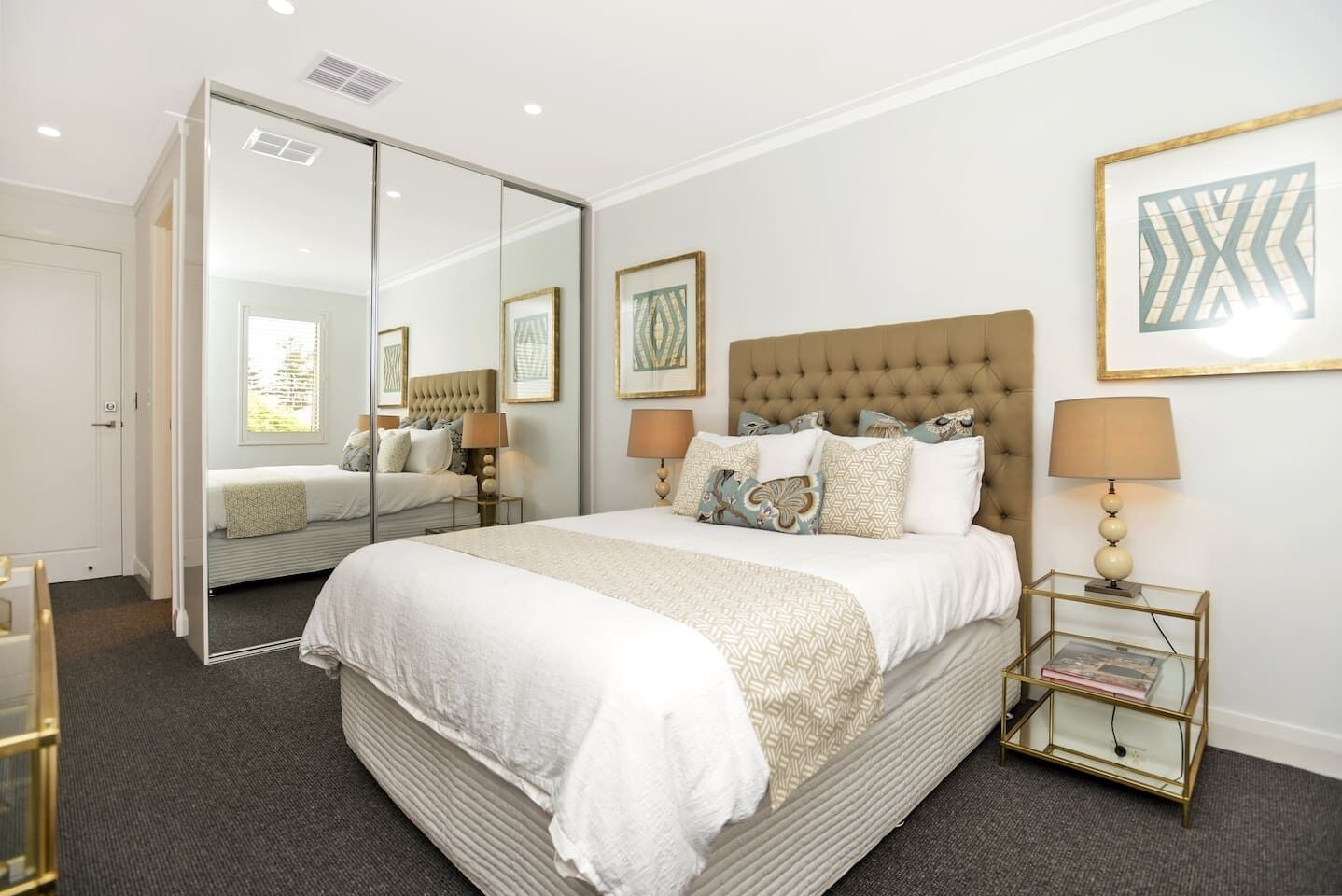 Basham Parade -28A Basham Pde-Wi-Fi-Linen Supplied — image 8