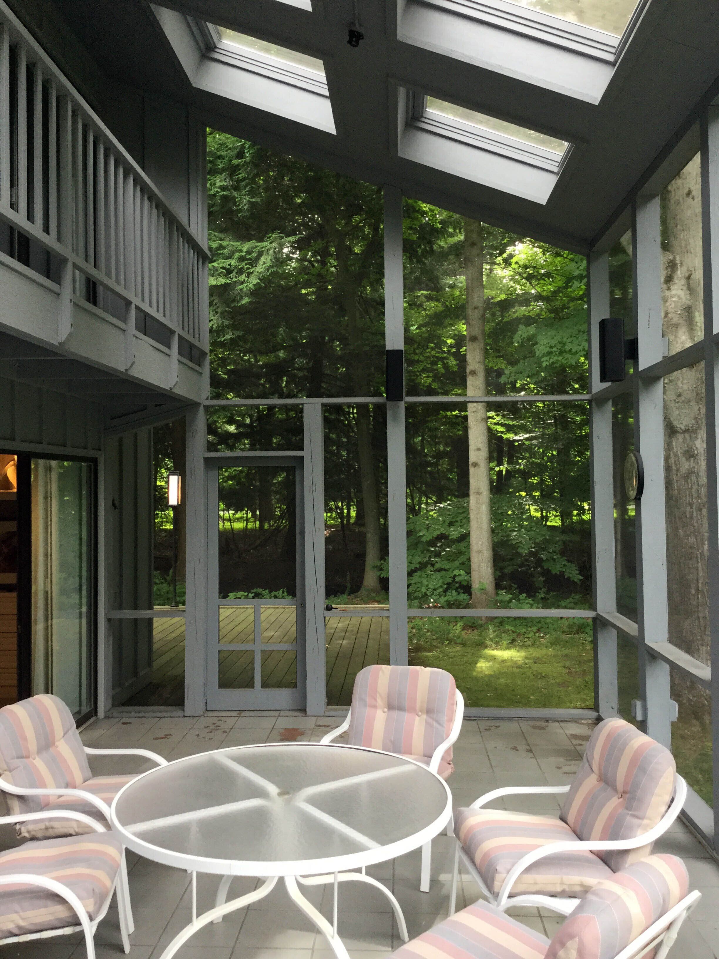 Screened-in porch
