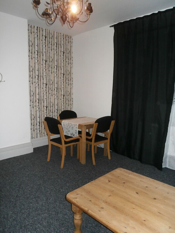 Dining - Bayapart Large Two Bedroom Apartment (Cardiff)