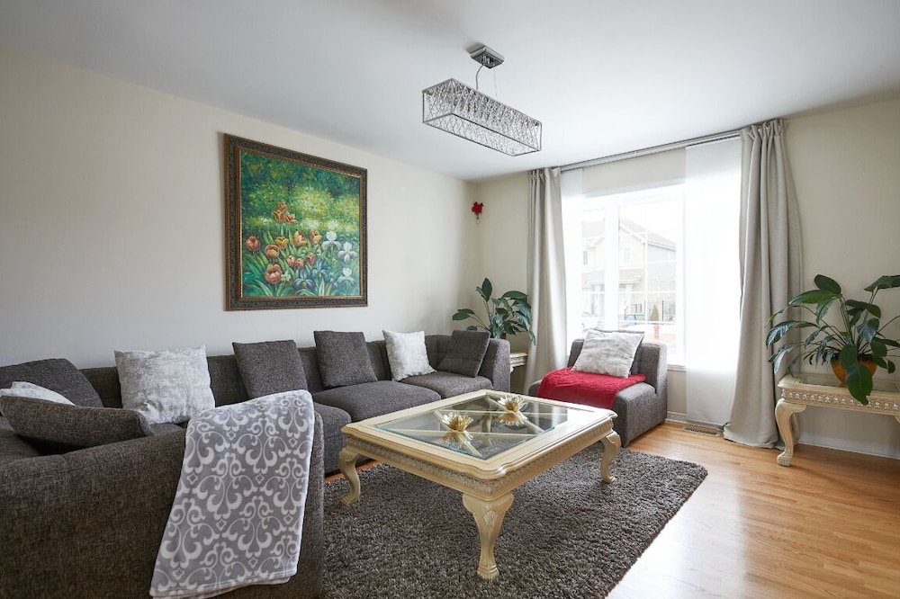 Cozy house in Montreal West | Fully equipped | Large groups | Close to airport