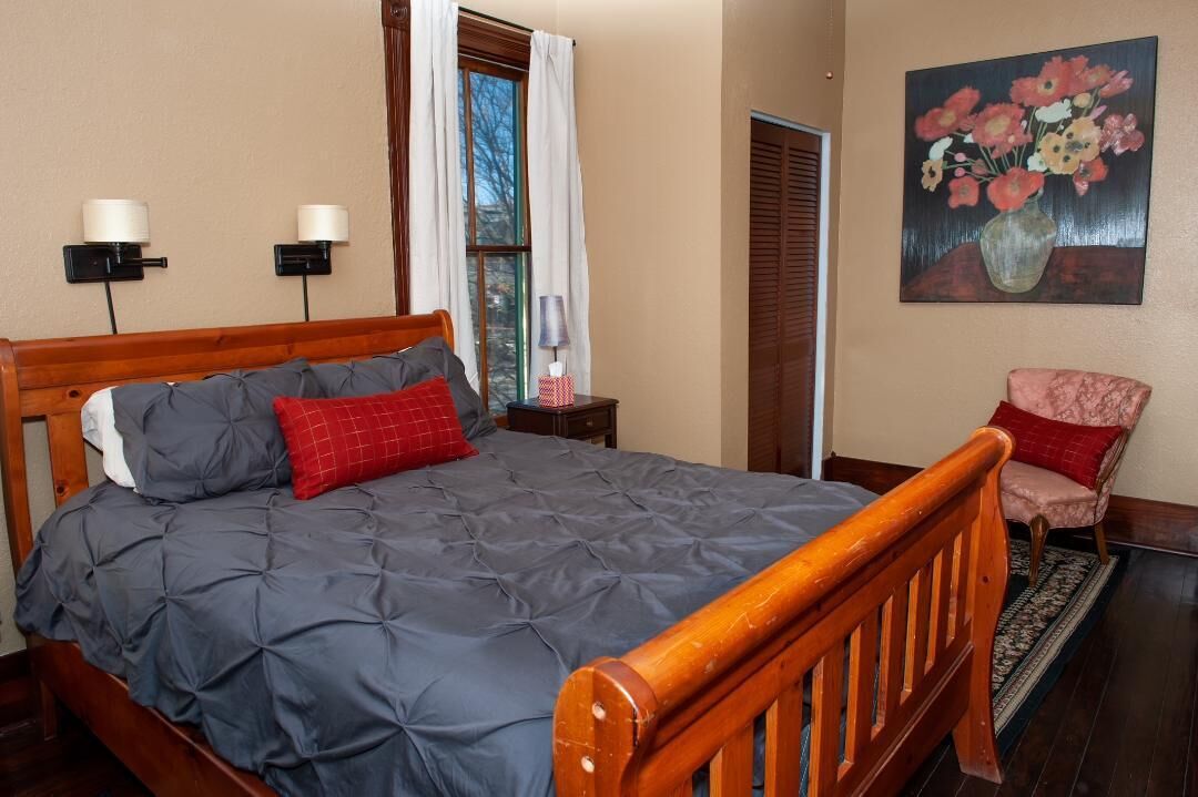 4 bedrooms, desk, iron/ironing board, free WiFi