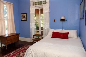 4 bedrooms, desk, iron/ironing board, free WiFi