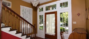 Beautiful Home in Historic Neighborhood
1/2 mile to Downtown and the Riverwalk