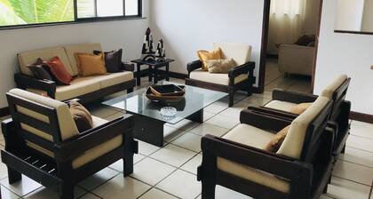 Casa en una comunidad cerrada, cerca de la playa de Piatã.