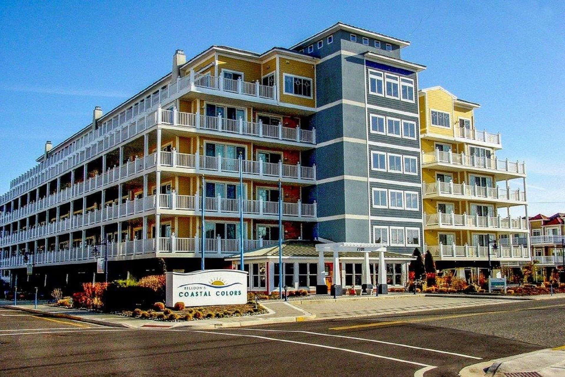 Coastal Colors - Renovated Upscale Corner Unit On Beach Block