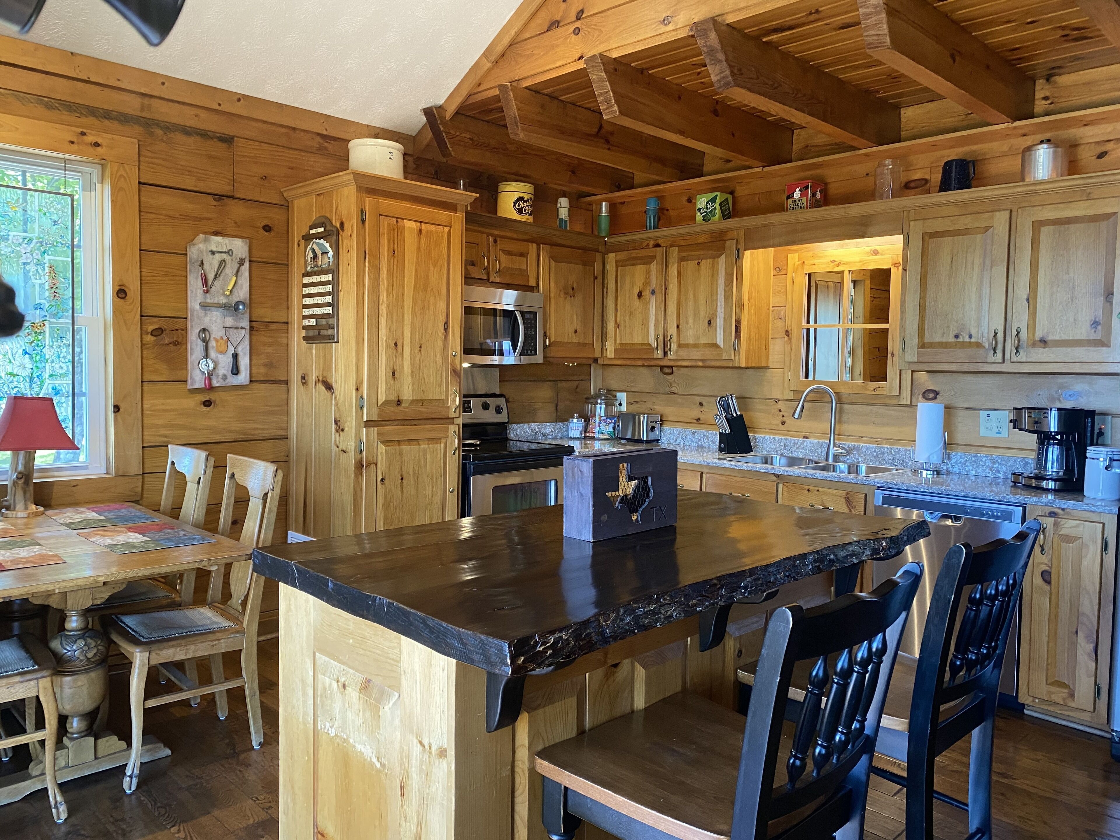 Pilot's Perch ~ Luxurious Blue Ridge Cabin with Breathtaking View from Hot Tub